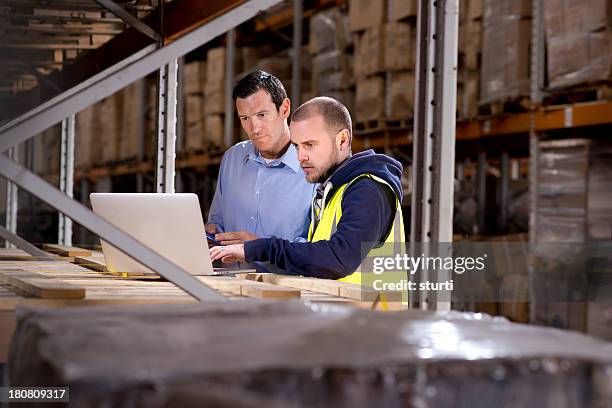 warehouse inventroy - magazijn stockfoto's en -beelden