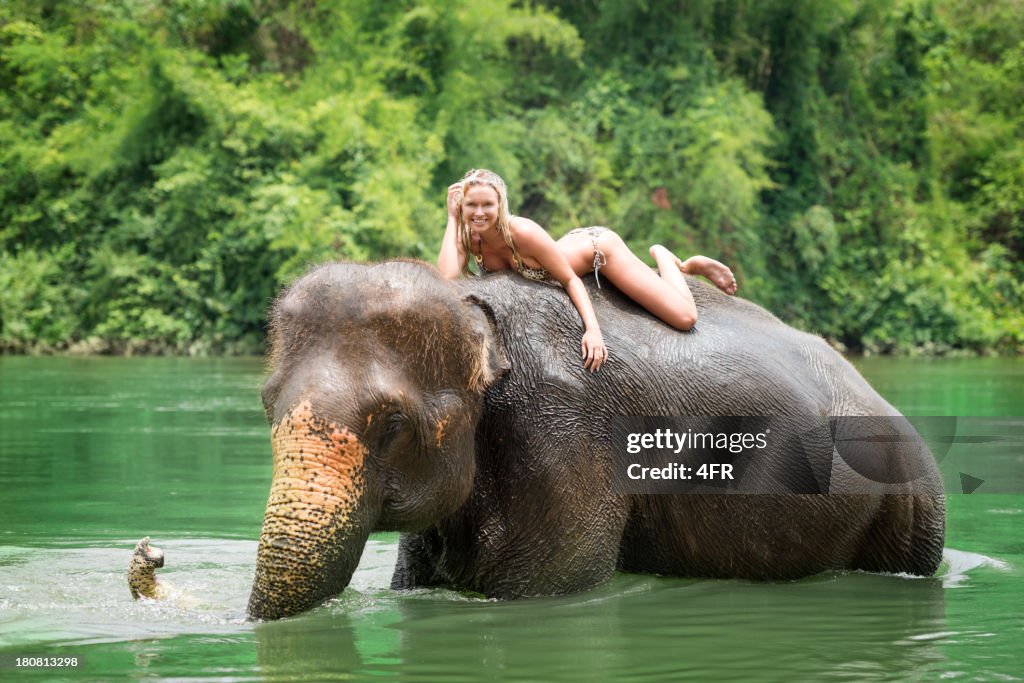 Mulher dirigindo em um elefante, Tropical Floresta de chuva