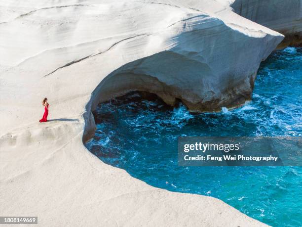 sarakiniko beach, milos, south aegean, greece - off the beaten path foto e immagini stock