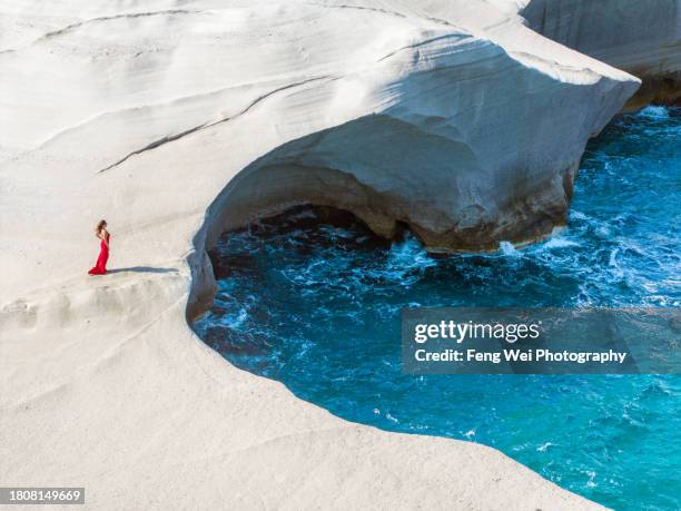 sarakiniko beach, milos, south aegean, greece - egeu meridional imagens e fotografias de stock