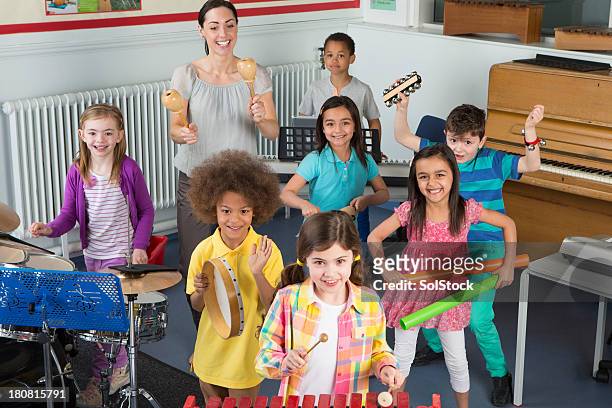 children in music class - boy band stockfoto's en -beelden