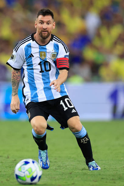 Lionel Messi of Argentina kicks the ball during a FIFA World Cup 2026 Qualifier match between Brazil and Argentina at Maracana Stadium on November...
