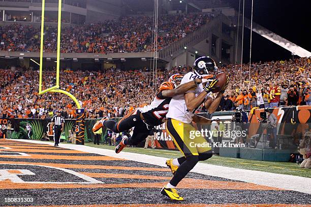 Derek Moye of the Pittsburgh Steelers catches a pass for a touchdown over Leon Hall of the Cincinnati Bengals during the second quarter on September...