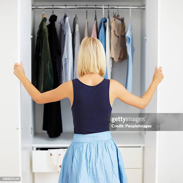 armario lleno de opciones - opening a closet fotografías e imágenes de stock