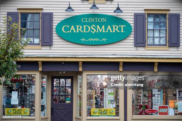 Clonion Inj Us Clinton Shopping Photos and Premium High Res Pictures - Getty Images