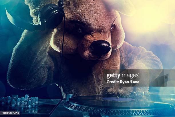 bear costume dj with turntable and headphones - disco costume stockfoto's en -beelden