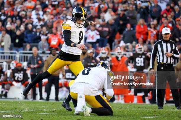 Pittsburgh Steelers place kicker Chris Boswell kicks a 28-yard field goal during the fourth quarter of the National Football League game between the...