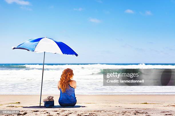 beachday - sonnenschirm stock-fotos und bilder