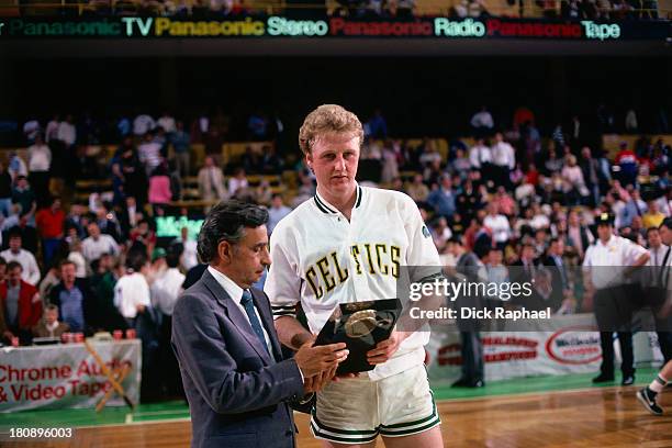 Larry Bird of the Boston Celtics receives an award after a game circa 1985 at the Boston Garden in Boston, Massachusetts. NOTE TO USER: User...