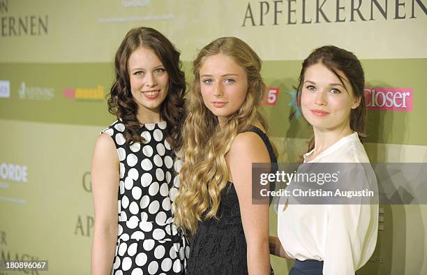 Paula Beer, Thalia Neumann and Zoe Moore attend the 'Der Geschmack von Apfelkernen' German premiere at CinemaxX Dammtor on September 17, 2013 in...