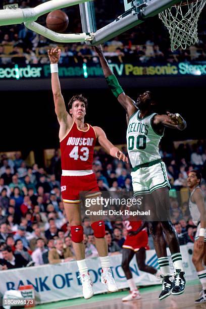 Jim Peterson Rockets 159 Robert Parish 1986 Stock Photos, High-Res Pictures, and Images ...