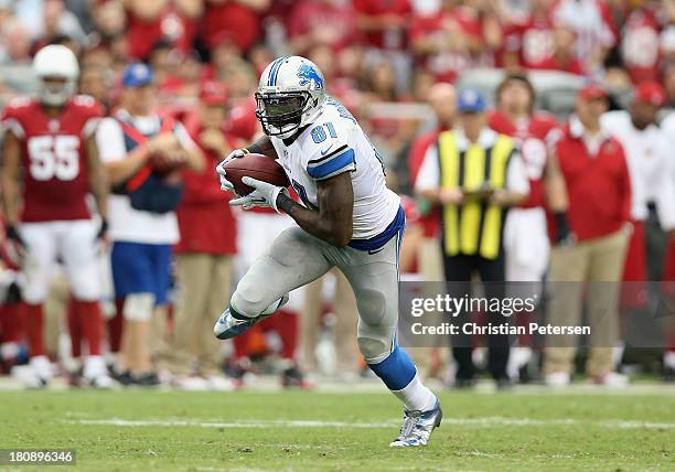 Wide receiver Calvin Johnson of the Detroit Lions runs with the football after a reception against the Arizona Cardinals during the NFL game at the...