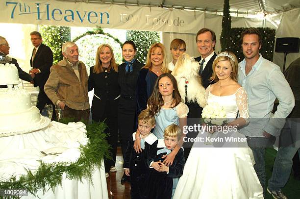 Executive producer Aaron Spelling and executive producer/creator Brenda Hampton with the family, actors Jessica Biel, Catherine Hicks, David...