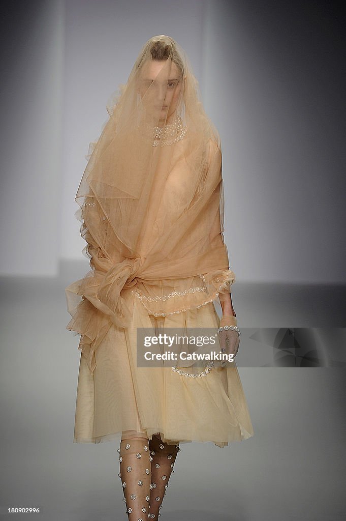 Simone Rocha - Runway RTW - Spring 2014 - London Fashion Week