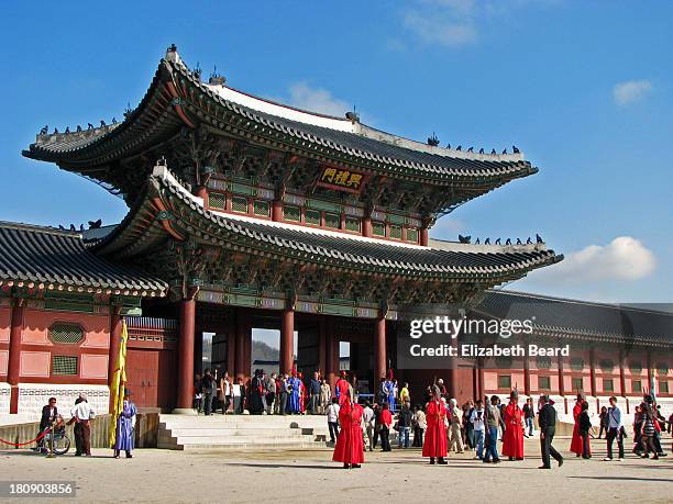 heungryemun main gate - gyeongbokgung stock-fotos und bilder