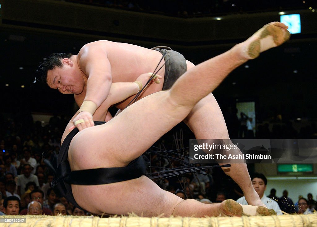 Grand Sumo Autumn Tournament - Day 2