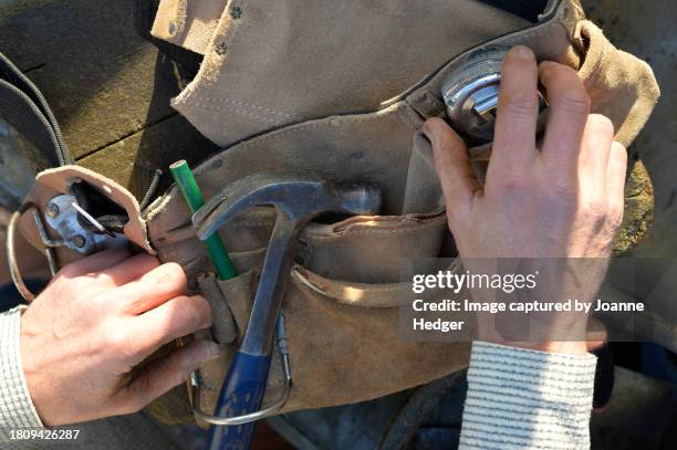 worker leather tool belt - tradesman fotografías e imágenes de stock