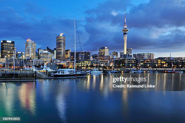 skyline and harbour - auckland skyline stock pictures, royalty-free photos & images