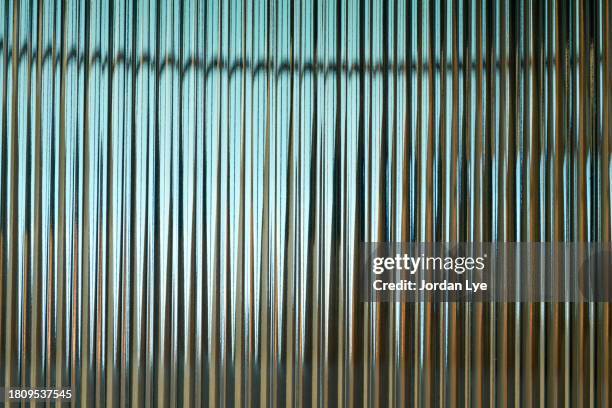 light through the lines on the bathroom glass - lichtbrechung stock-fotos und bilder