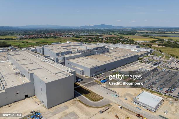 Samsung SDI Co. Plant, converted from plasma screen production to electric vehicle battery production in 2017, in Göd, Hungary, on Saturday, Aug. 12...