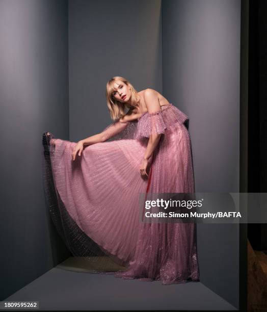 Vanderham 569 Joanna Vanderham Photos & High Res Pictures - Getty Images