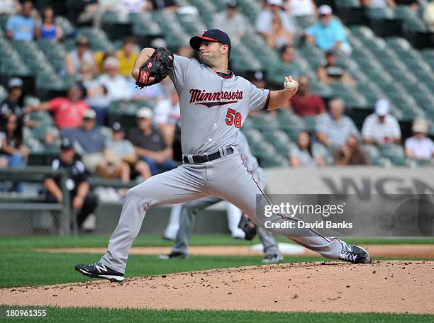 Scott Diamond of the Minnesota Twins pitches against the Chicago White Sox during the first inning on September 18, 2013 at U.S. Cellular Field in...