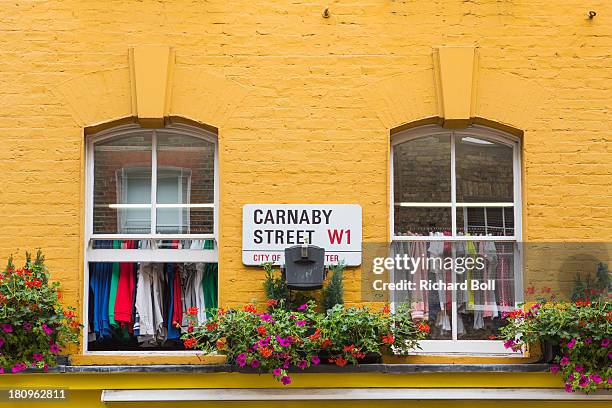 carnaby street in london - carnaby street imagens e fotografias de stock