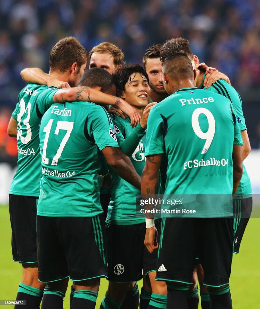 FC Schalke 04 v FC Steaua Bucuresti - UEFA Champions League