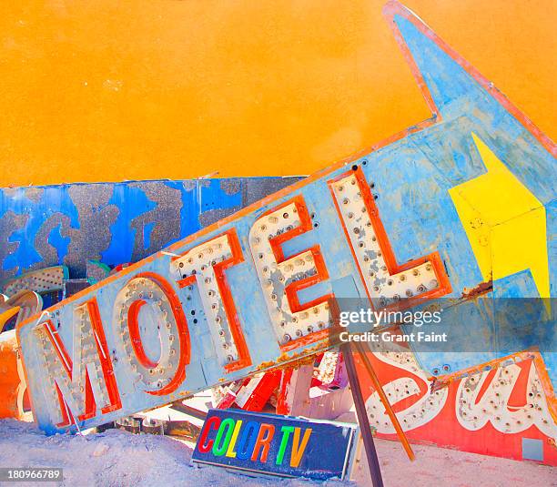 old motel sign - las vegas sign stockfoto's en -beelden