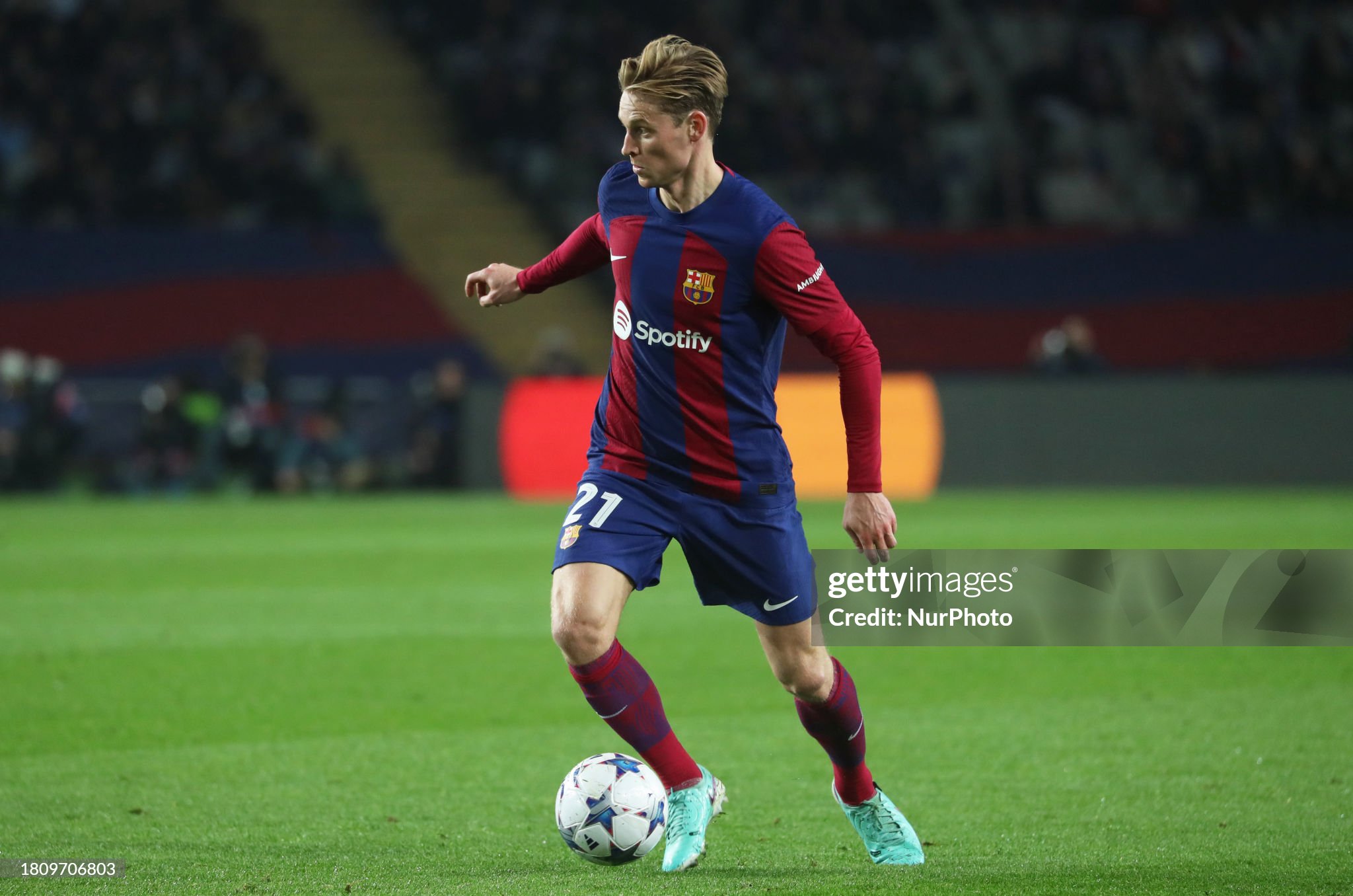 Praise and Criticism for De Jong at Barcelona: 'He Makes a Huge Difference'