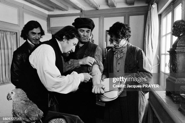 Christophe Malavoy et Jean-François Balmer sur le tournage du film 'Madame Bovary' à Lyons-la-Forêt en septembre 1990