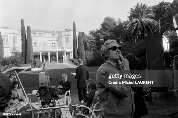 Le réalisateur Robert Parrish sur le tournage de son film 'Marseille contrat' en janvier 1974