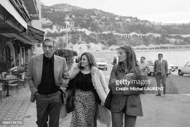 Anthony Quinn, Catherine Rouvel et Maureen Kerwin sur le tournage du film 'Marseille contrat' en janvier 1974