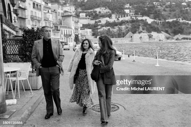 Anthony Quinn, Catherine Rouvel et Maureen Kerwin sur le tournage du film 'Marseille contrat' en janvier 1974