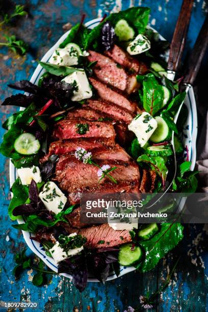 steak and feta salad with greens - greek food imagens e fotografias de stock