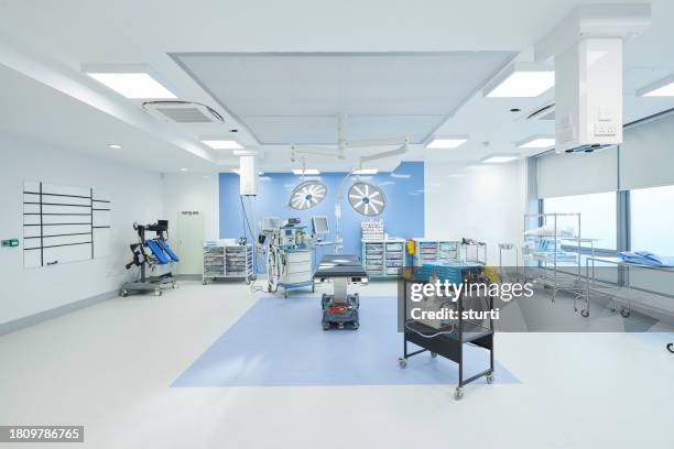 empty operating theatre - sparse stock pictures, royalty-free photos & images