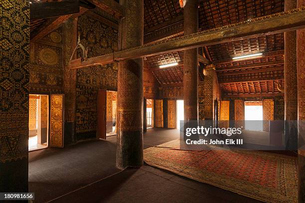 wat xieng thong, sim interior - chinese temple imagens e fotografias de stock