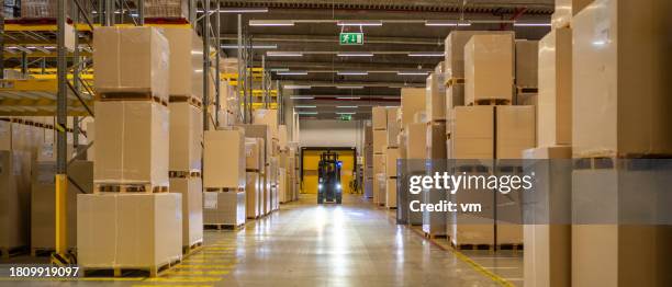 Working Inside Box 288,263 Inside Box Stock Photos, High-Res Pictures, and Images - Getty ...