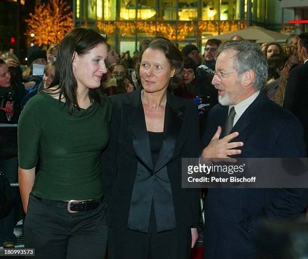 Steven Spielberg, Christina Rau , Tochter Anna Rau, , Kino-Premiere "Catch me if you can", Berlin, Deutschland, Europa, , DZ-Bank, Pariser Platz,...