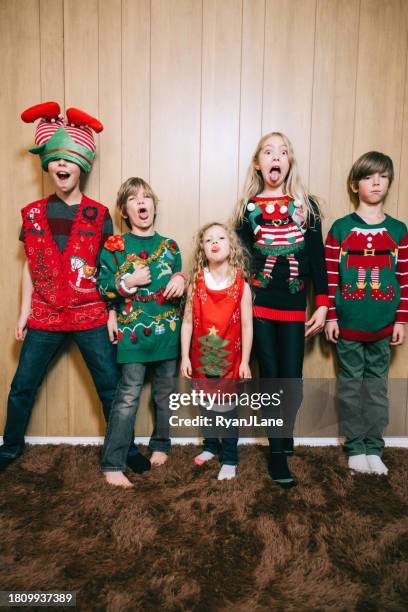 group of children with ugly christmas sweaters - ugly kids 個照片及圖片檔