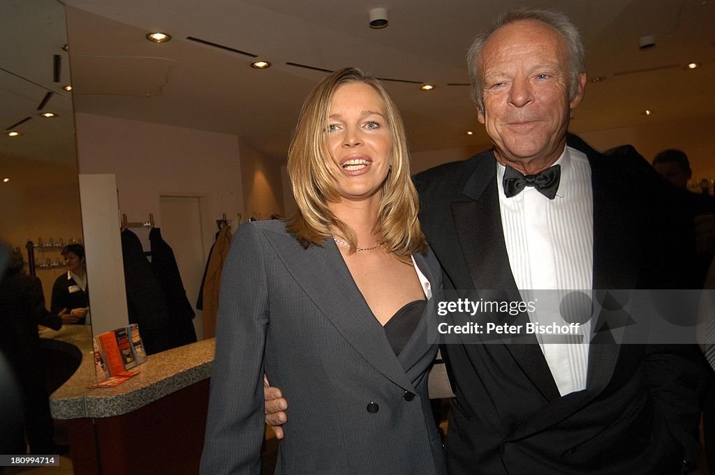 Bernd Tewaag, Freundin Anke S.,13. Verleihung des deutschen... Nachrichtenfoto Getty Images Bernd Tewaag, Freundin Anke S.,13. Verleihung des deutschen... Nachrichtenfoto Getty Images