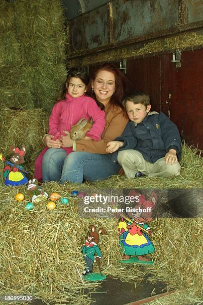 Rebecca Siemoneit-Barum mitte, Sohn Joshua Siemoneit-Barum , Tochter Rachel Siemoneit-Barum , Freude auf Ostern, Mannheim, , "Circus Barum",...