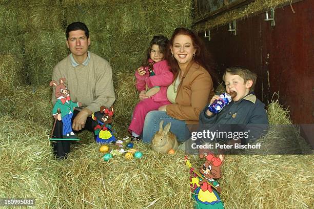 Rebecca Siemoneit-Barum , Ehemann Pierre Bauer, Sohn Joshua Siemoneit-Barum , Tochter Rachel Siemoneit-Barum , Freude auf Ostern, Mannheim, , "Circus...