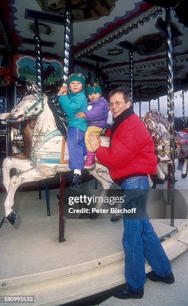 Gernot Endemann, Tochter Marine Endemann, , Tochter Alicia Endemann, , Paris, Frankreich, Europa, Karussell fahren, Familie, Kinder, Vater,...