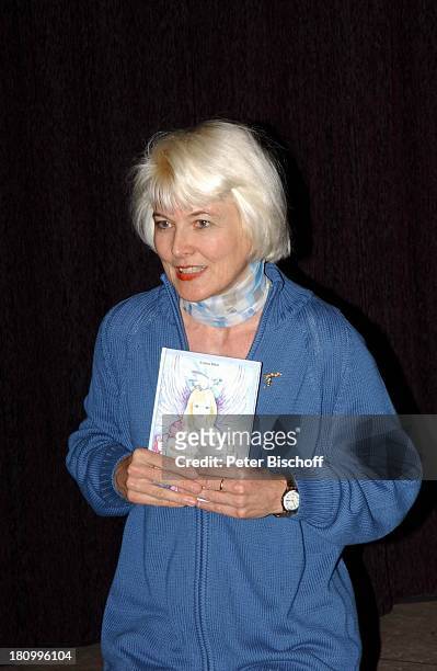 Kristina Böhm , mit dem ersten Band ihres Buches "Engeslgeschichten für große und kleine Kinder", Lesung aus dem Kinderbuch von Kristina Böhm, , für...