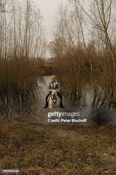 Fiona Molloy, Pferd Juliska, Halbergmoos, , Tier, reiten, Sport, Natur, P-Nr 995-2002