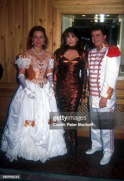 Petra Schürmann, "Deutscher Filmball 1995", München, Bayern, Deutschland, Europa, Hotel "Bayerischer Hof", Uniform, Ballkleid;dah;