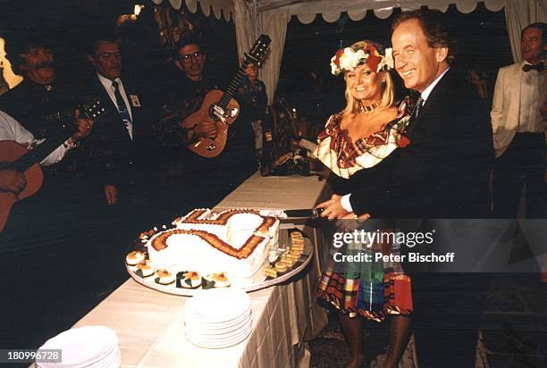 Max Schautzer, Ehefrau Gundel Schautzer, Andraitx/ Mallorca /Spanien, Dorfkirche, 25. Hochzeitstag, , Silberhochzeit, Torte, Tortenanschnitt,...