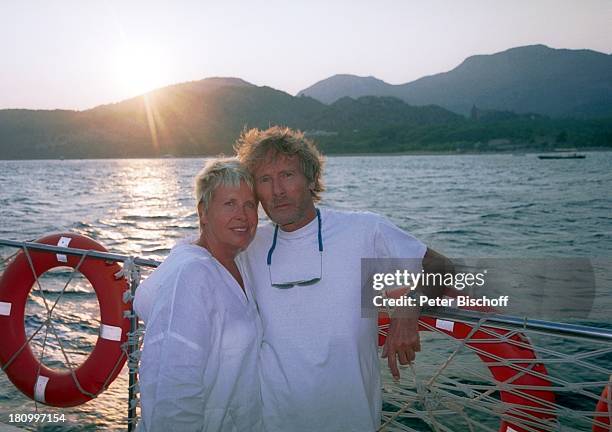 Horst Janson, Ehefrau Hella Janson, Göcek/Türkei, 20.08.02, Meer, Wasser, Rettungsring, Urlaub, Ferien,