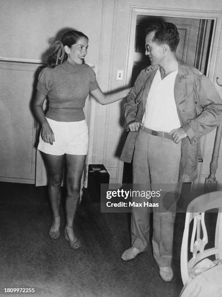 Talk show host Jinx Falkenburg with her co-host, husband Tex McCrary circa 1950.